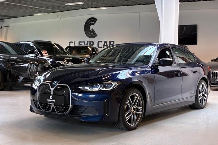 Blå BMW i4 fra 2023