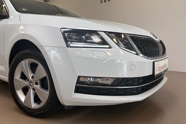 Hvid Skoda Octavia fra 2020