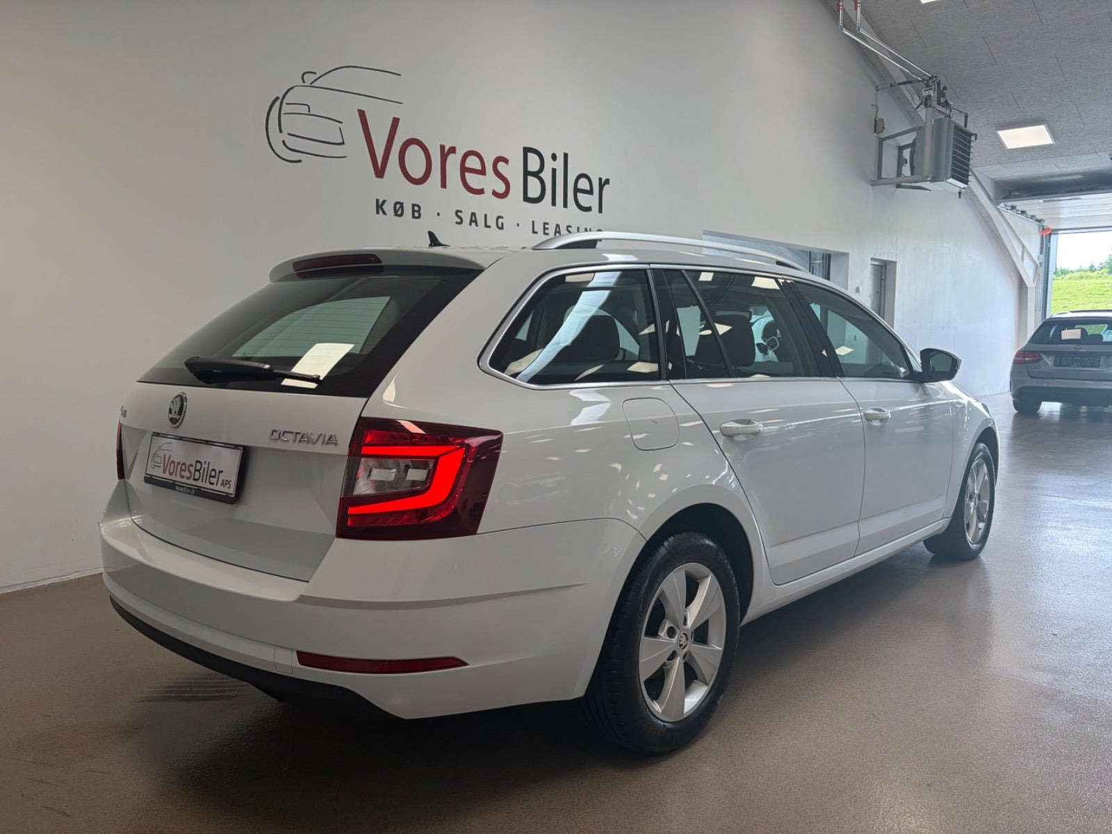 Hvid Skoda Octavia fra 2020