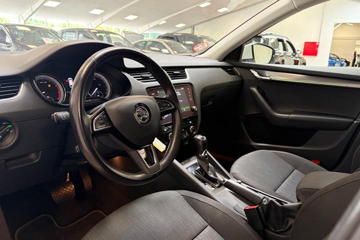 Hvid Skoda Octavia fra 2020