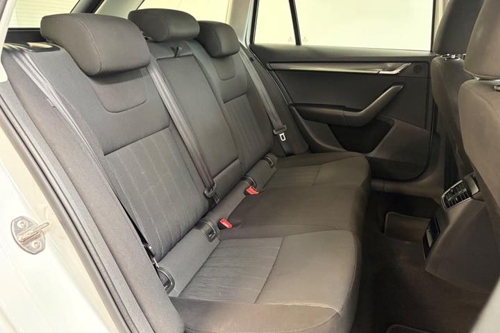 Hvid Skoda Octavia fra 2020