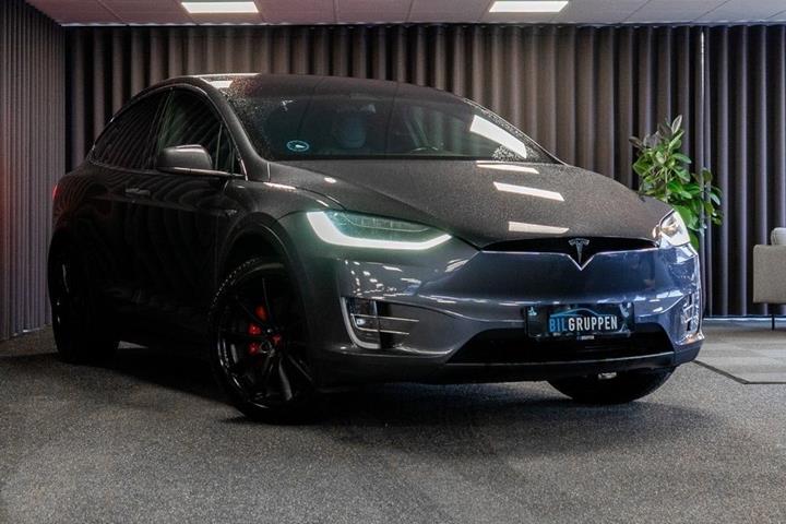 Sort Tesla Model X fra 2019