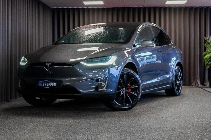 Sort Tesla Model X fra 2019