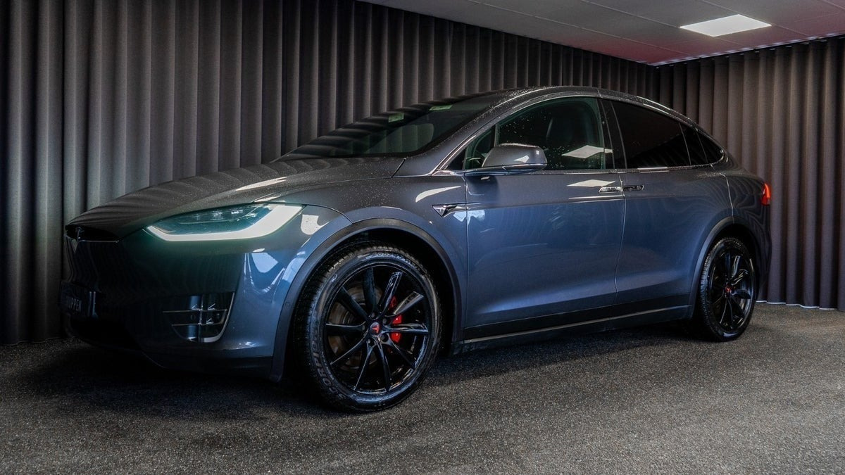 Sort Tesla Model X fra 2019