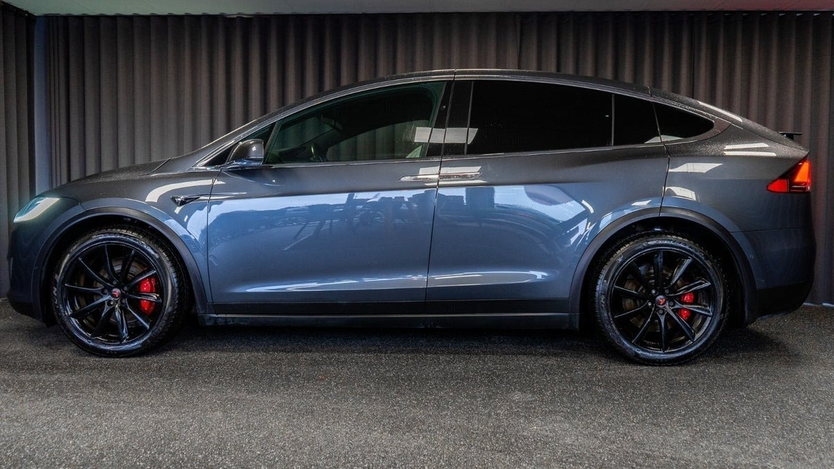 Sort Tesla Model X fra 2019