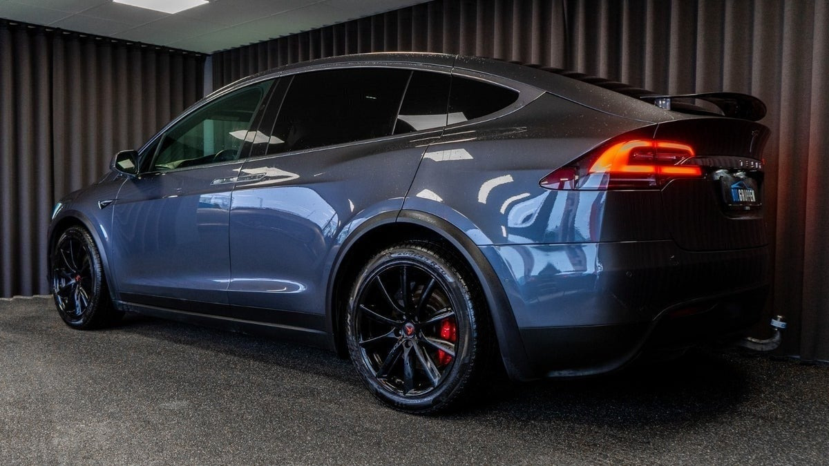Sort Tesla Model X fra 2019