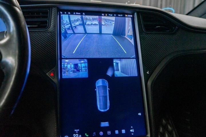 Sort Tesla Model X fra 2019