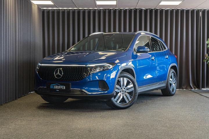 Blå Mercedes EQA250+ fra 2024