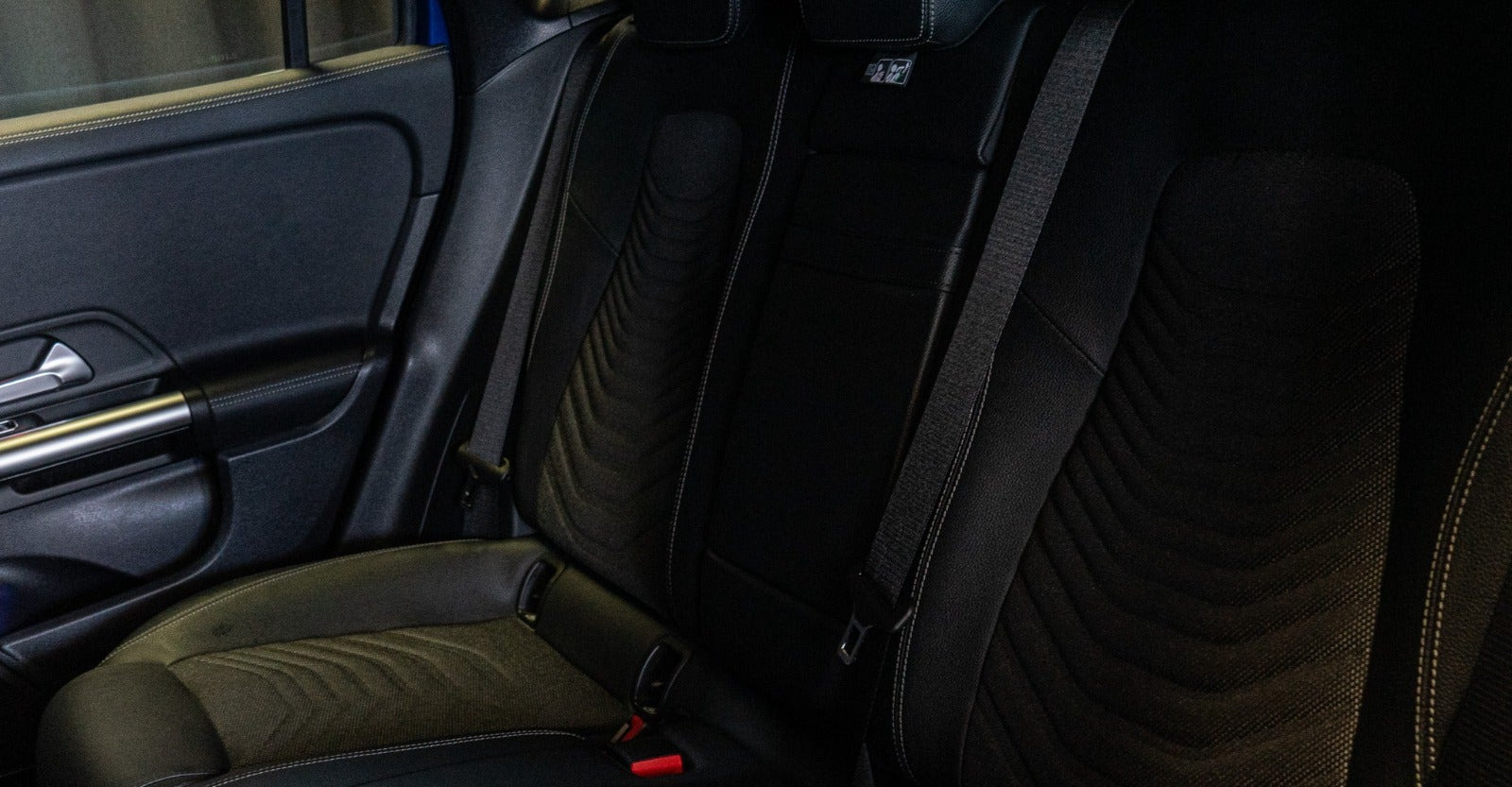 Blå Mercedes EQA250+ fra 2024