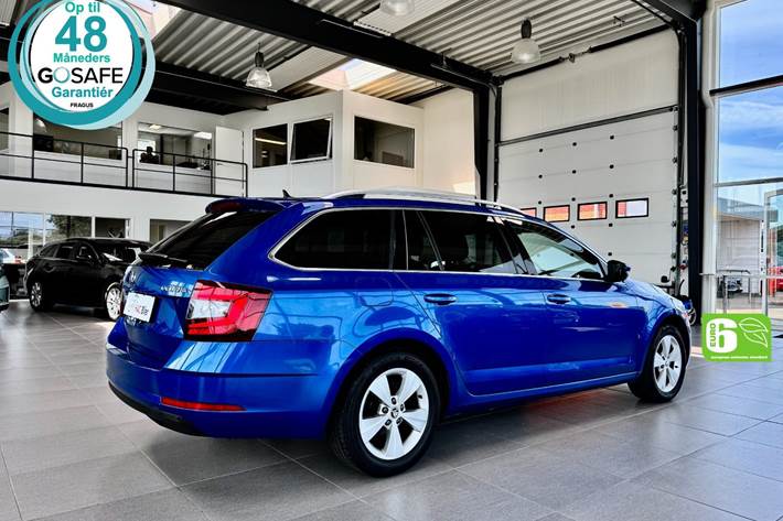 Blå Skoda Octavia fra 2020