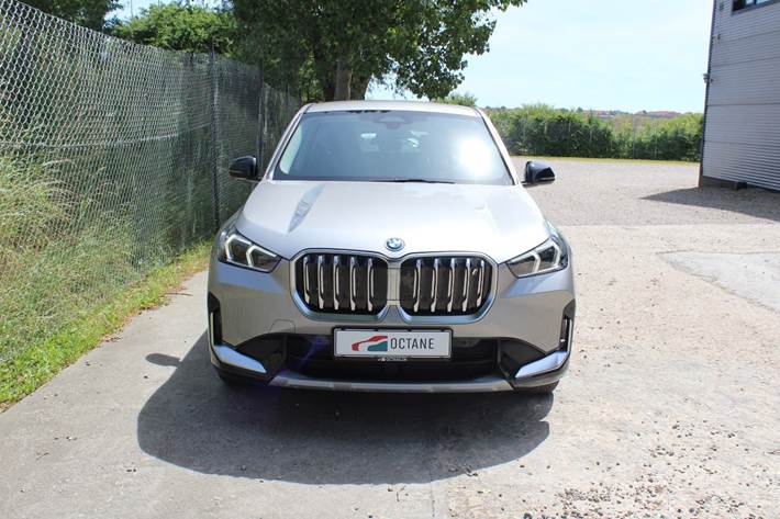 Grå BMW iX1 fra 2024