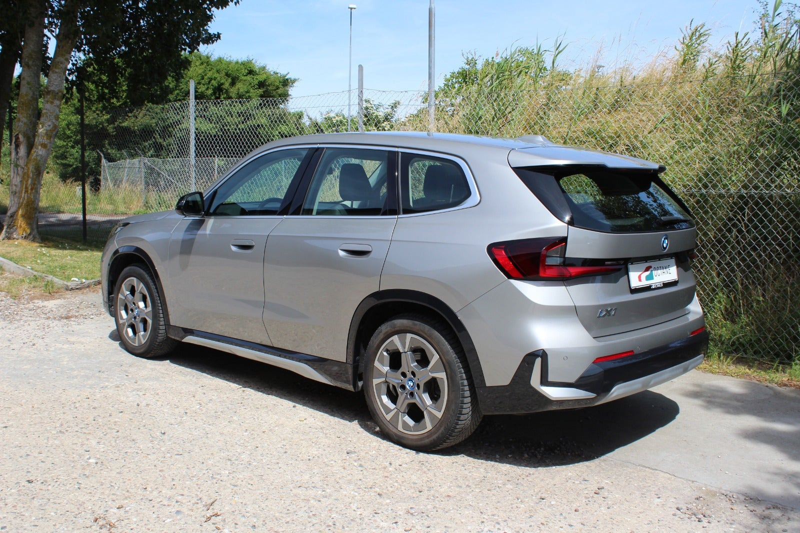 Grå BMW iX1 fra 2024