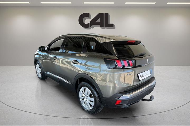 Grøn Peugeot 3008 fra 2017
