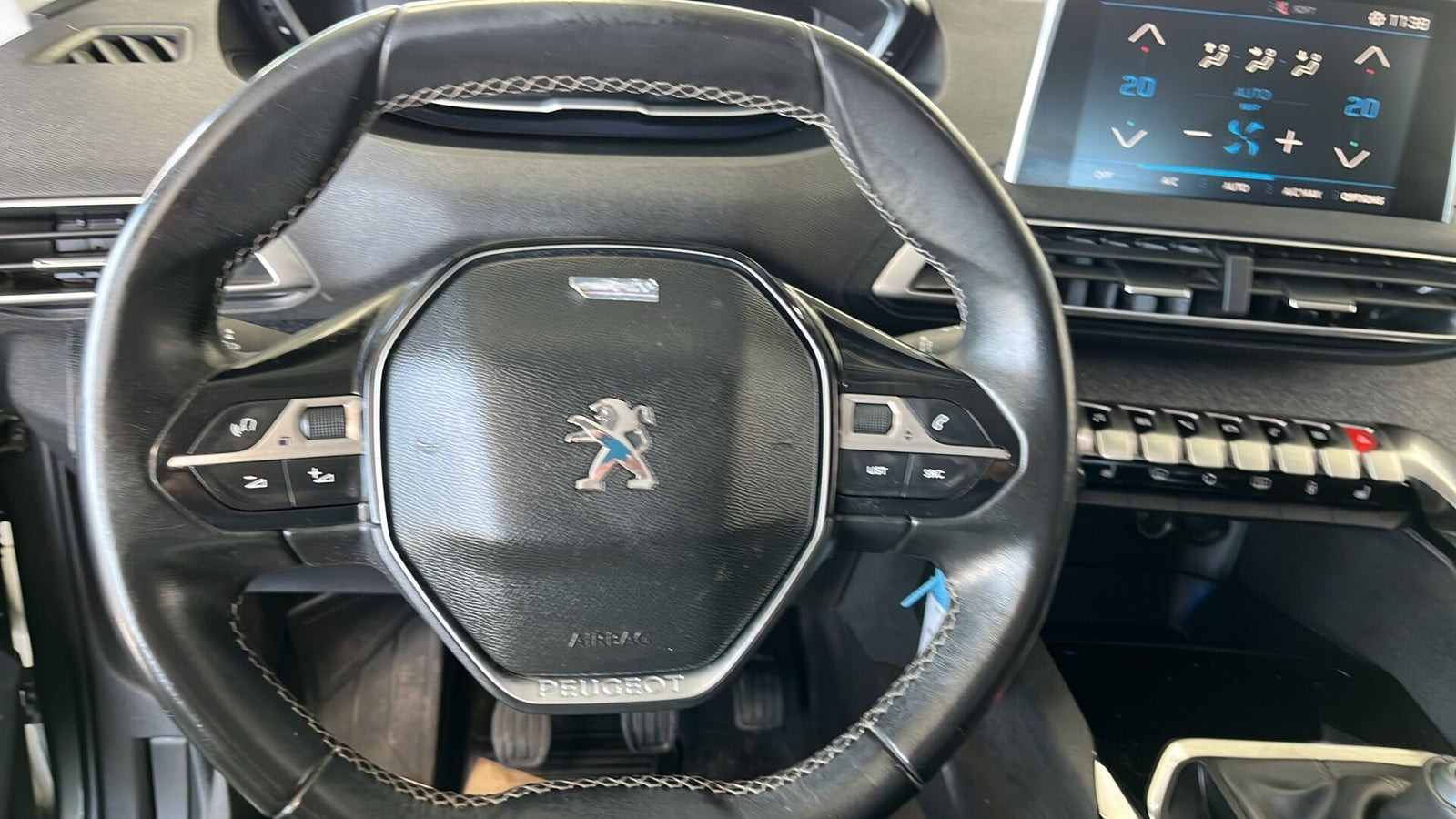 Grøn Peugeot 3008 fra 2017