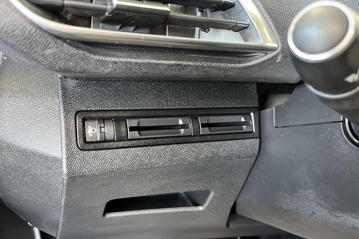 Grøn Peugeot 3008 fra 2017