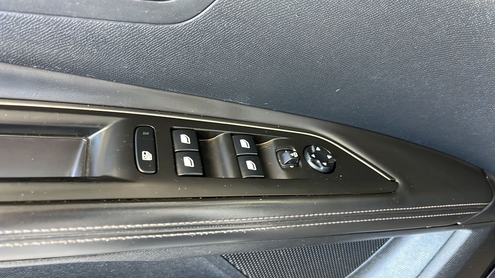 Grøn Peugeot 3008 fra 2017