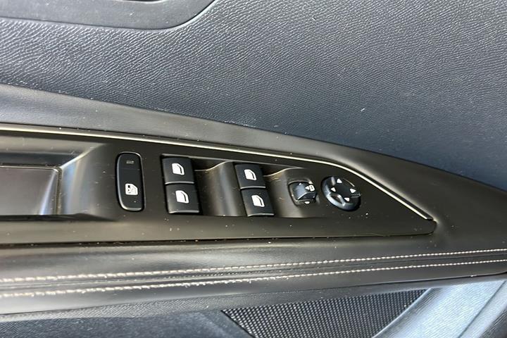 Grøn Peugeot 3008 fra 2017