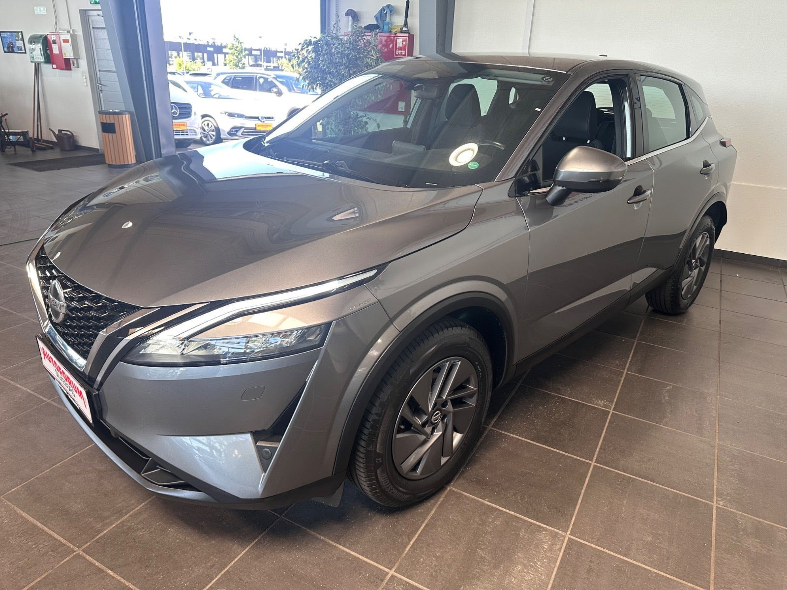 Grå Nissan Qashqai fra 2022