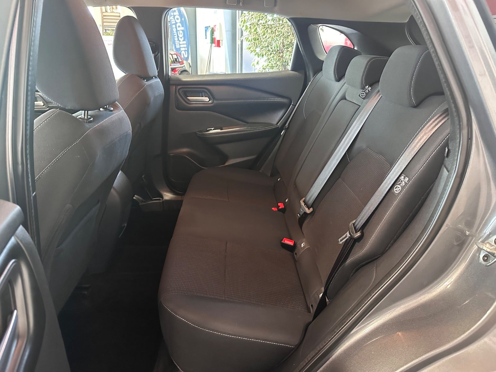 Grå Nissan Qashqai fra 2022