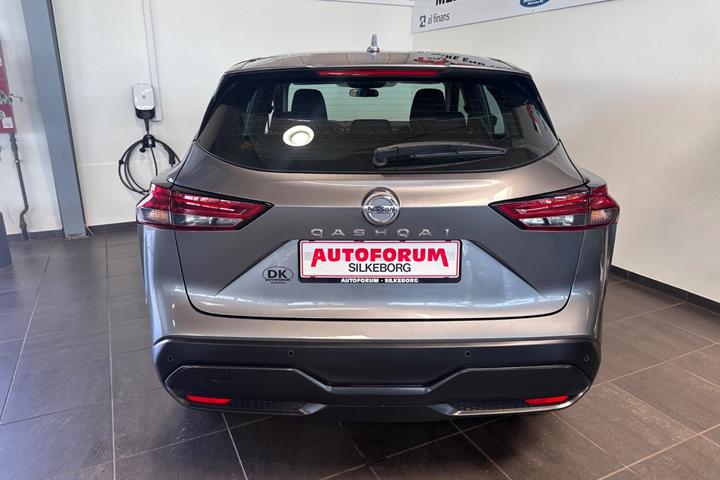 Grå Nissan Qashqai fra 2022