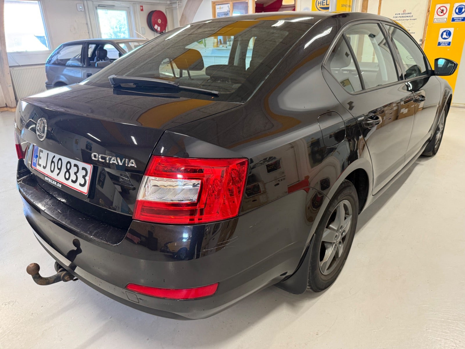 Sort Skoda Octavia fra 2014