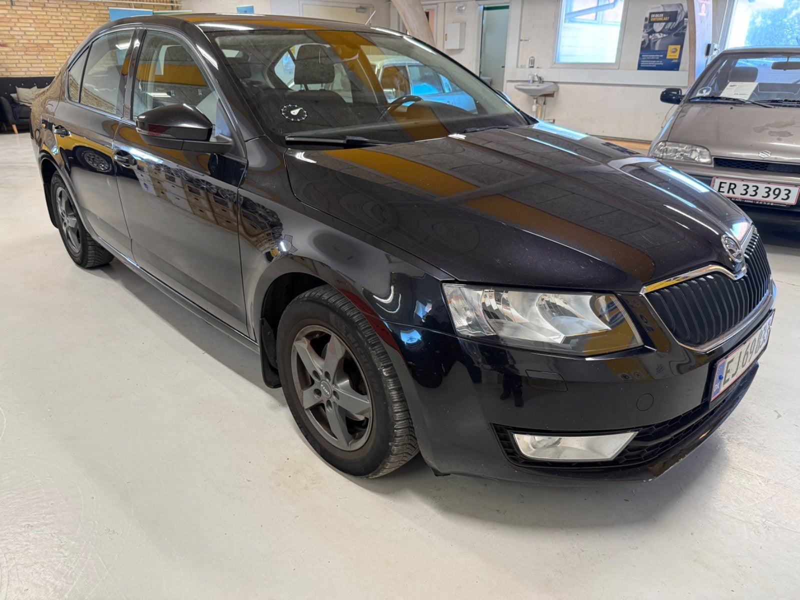 Sort Skoda Octavia fra 2014