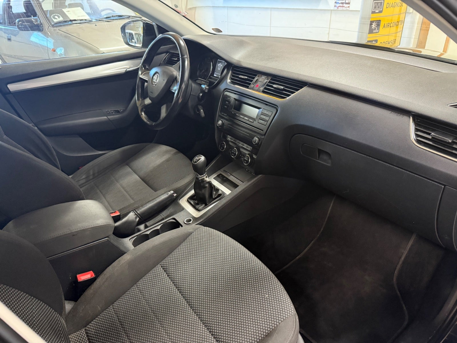 Sort Skoda Octavia fra 2014