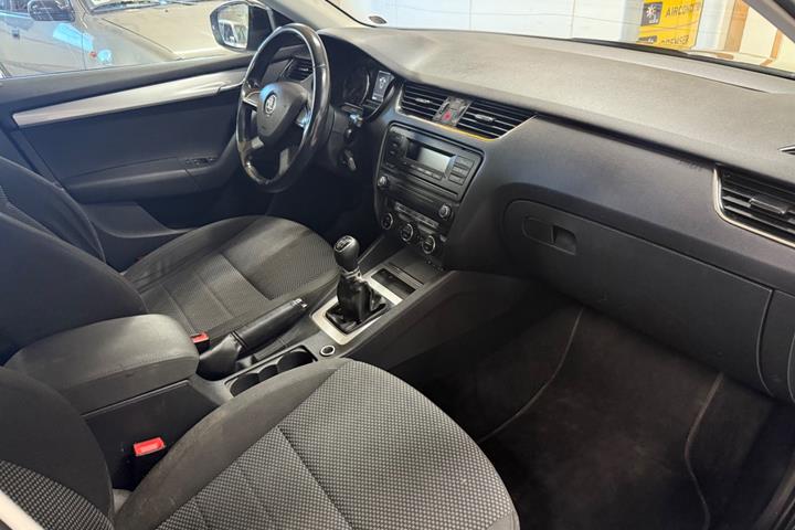 Sort Skoda Octavia fra 2014