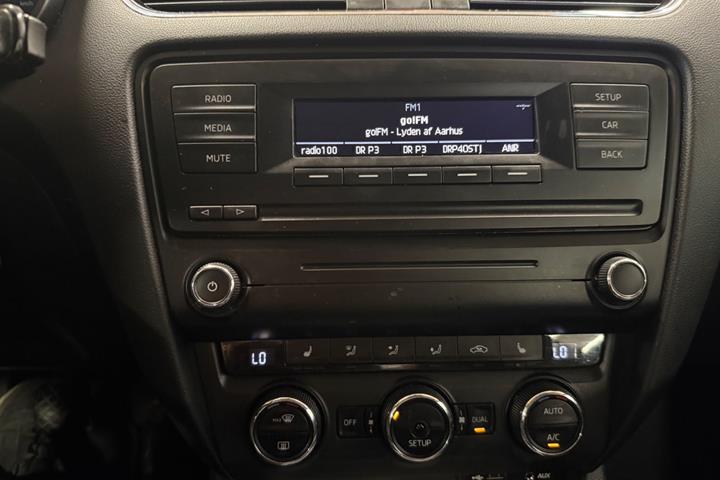 Sort Skoda Octavia fra 2014