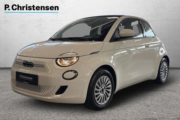 Hvid Fiat 500e fra 2023 set udefra