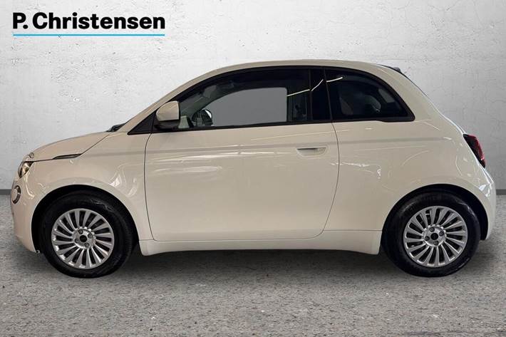 Hvid Fiat 500e fra 2023
