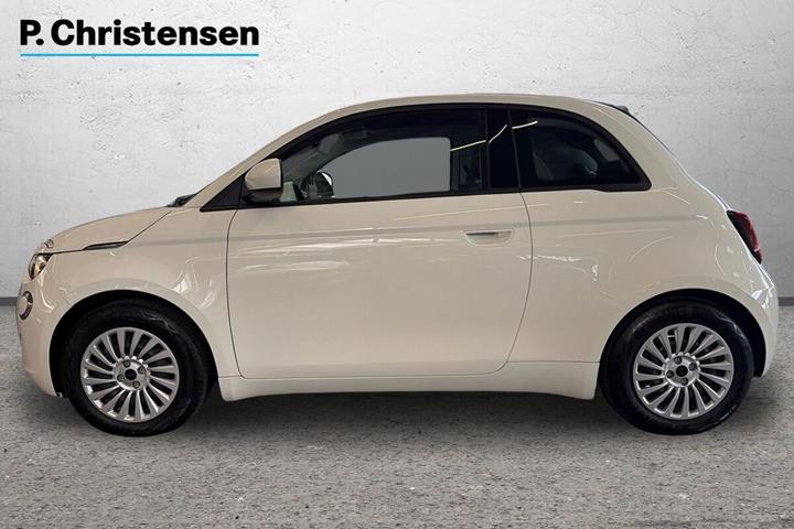 Hvid Fiat 500e fra 2023