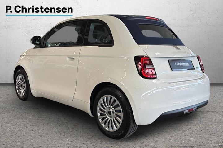 Hvid Fiat 500e fra 2023