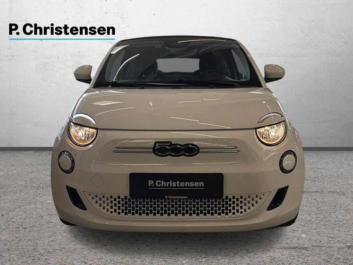Hvid Fiat 500e fra 2023