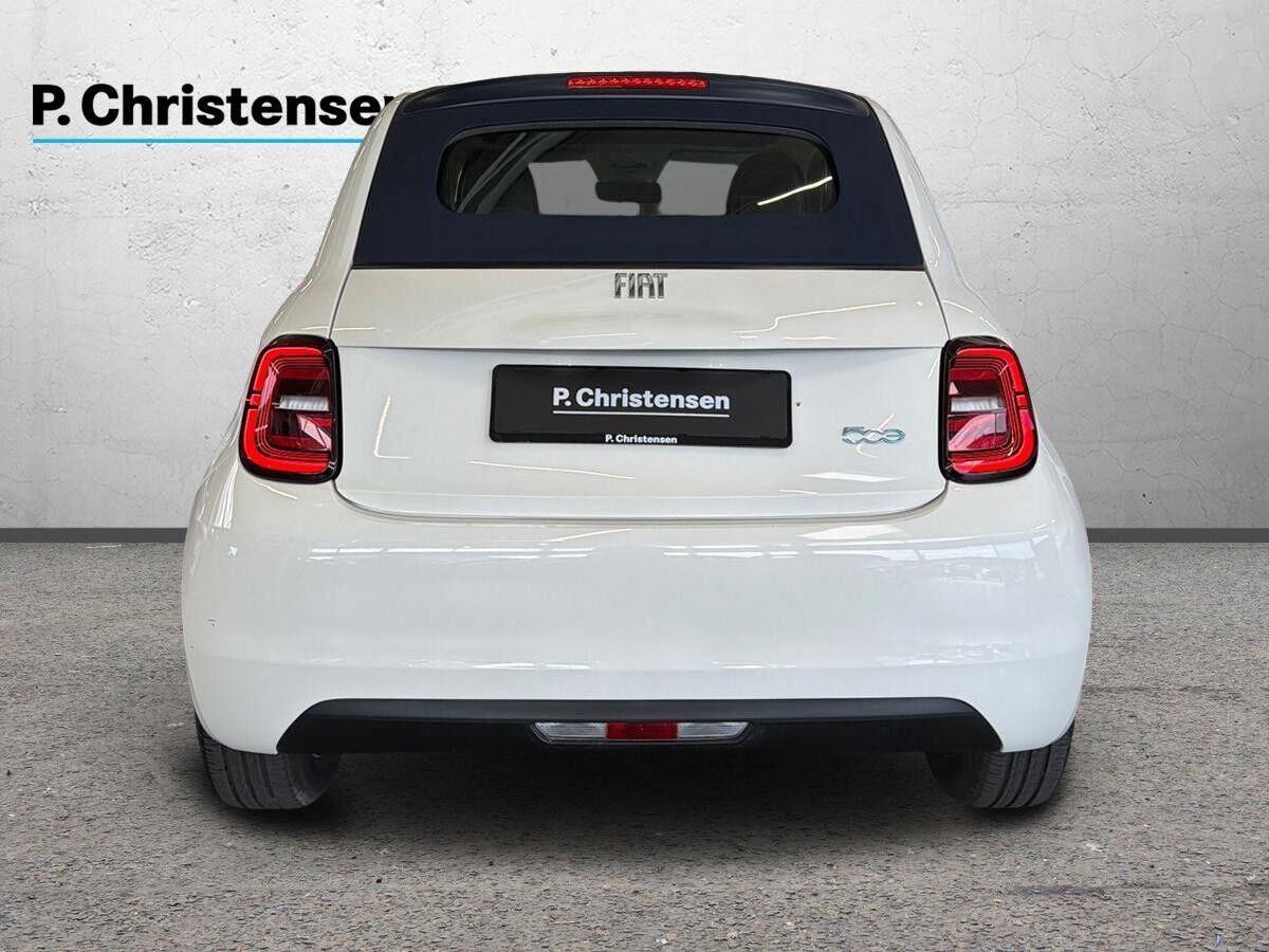 Hvid Fiat 500e fra 2023