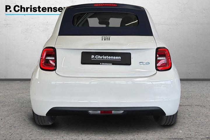 Hvid Fiat 500e fra 2023