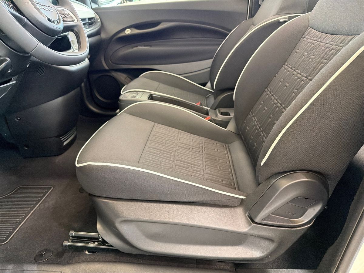 Hvid Fiat 500e fra 2023