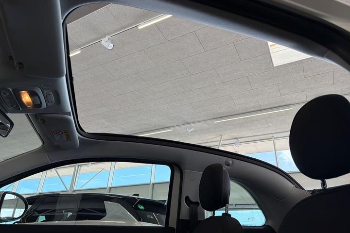 Hvid Fiat 500e fra 2023
