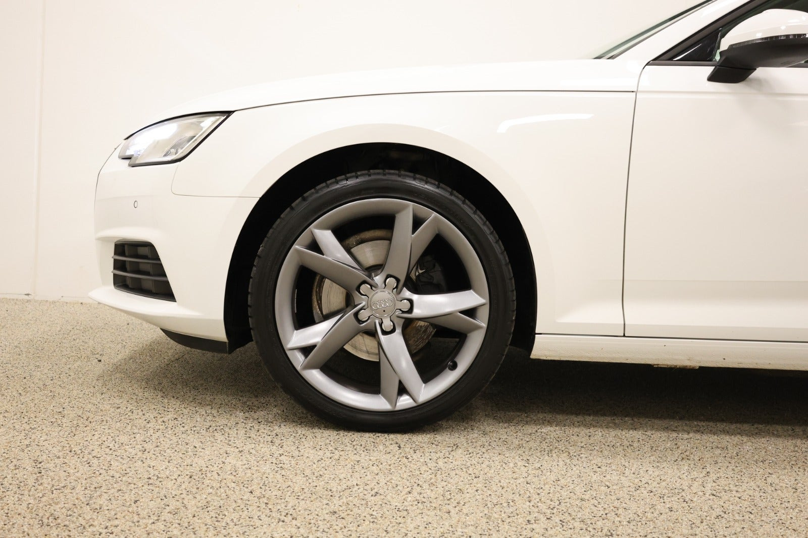 Hvid Audi A4 fra 2018