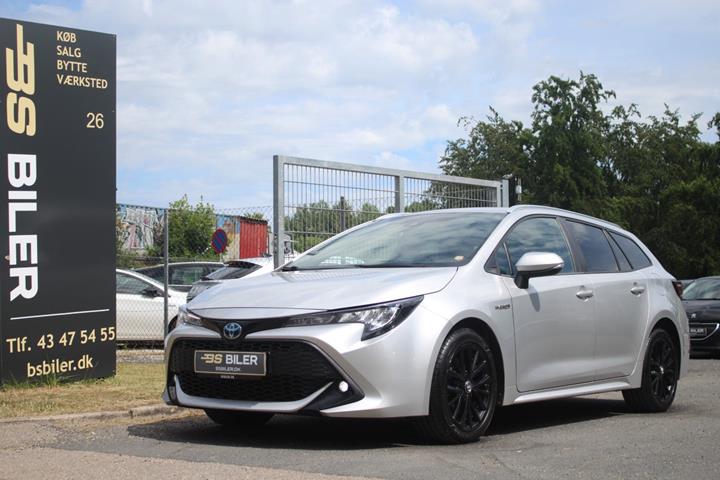 Sølv Toyota Corolla fra 2019 set udefra