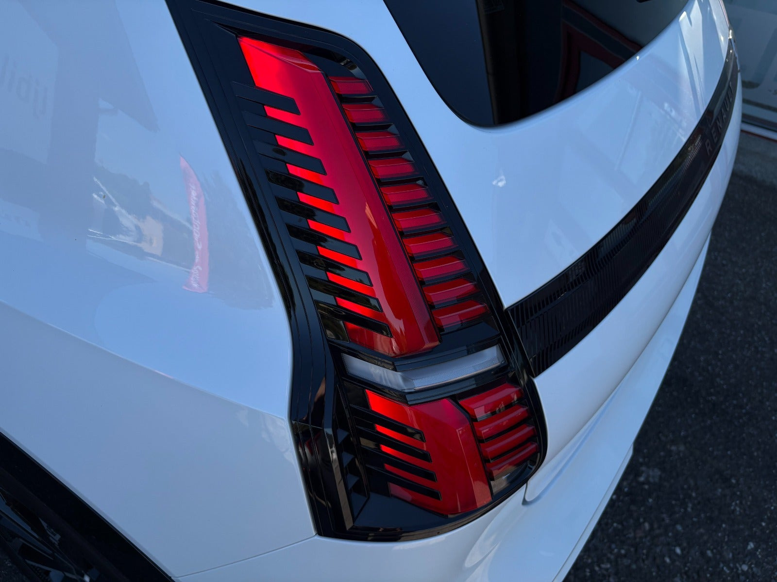 Hvid Renault 5 E-Tech fra 2025