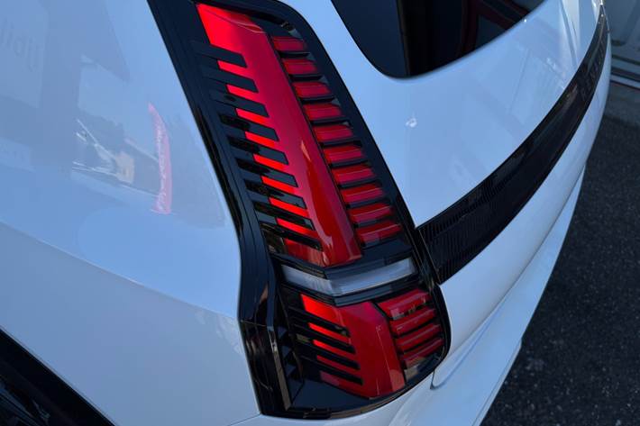Hvid Renault 5 E-Tech fra 2025