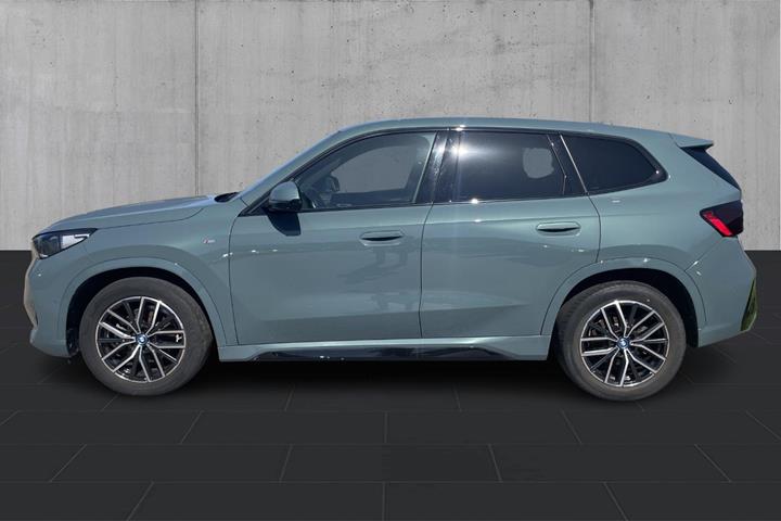 Grøn BMW iX1 fra 2023