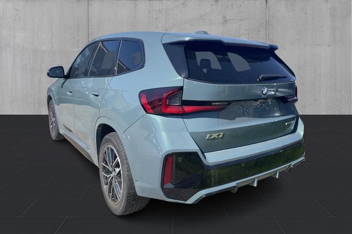 Grøn BMW iX1 fra 2023