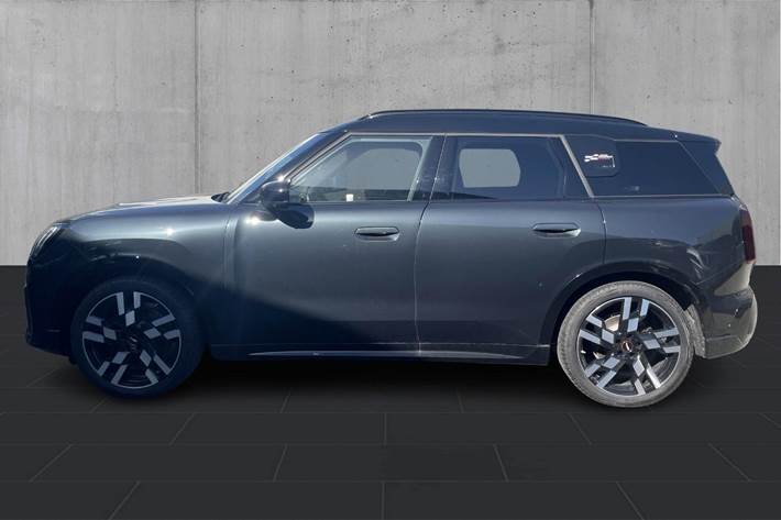 Grå Mini Countryman SE fra 2025