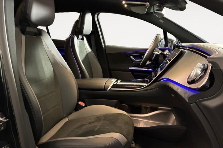 Grøn Mercedes EQE350 SUV fra 2024