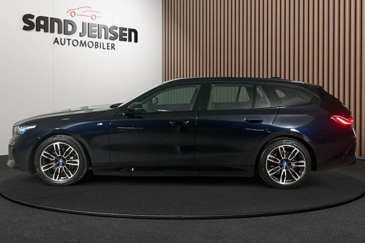 Sort BMW i5 fra 2025