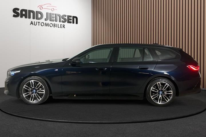 Sort BMW i5 fra 2025