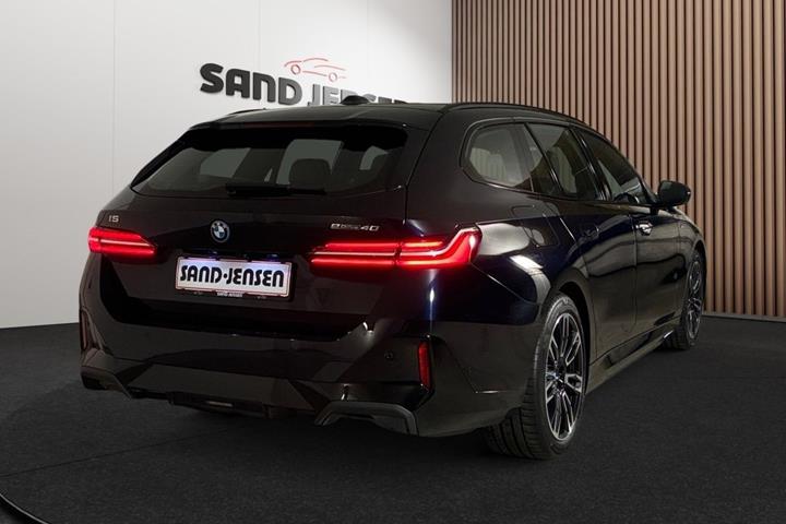 Sort BMW i5 fra 2025