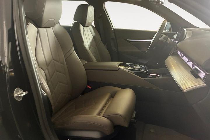 Sort BMW i5 fra 2025